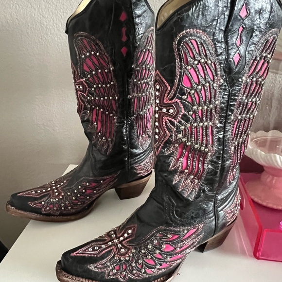 Corral Shoes - Corral Black and Pink Heeled Boots with Ornate Design